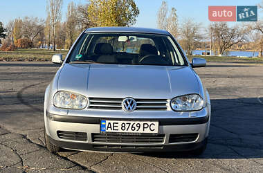 Хэтчбек Volkswagen Golf 2001 в 