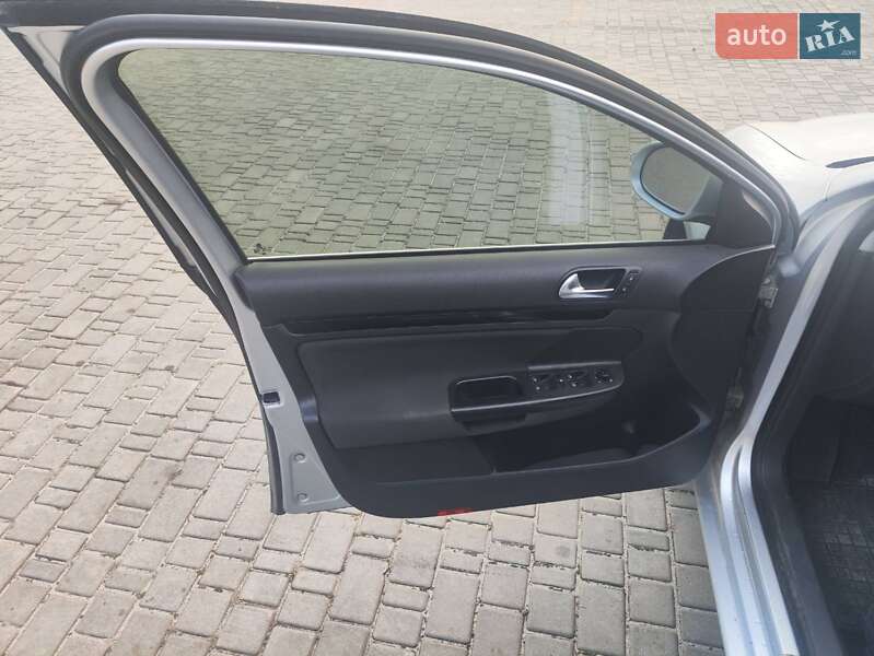 Універсал Volkswagen Golf 2009 в Володимирці