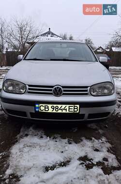 Хетчбек Volkswagen Golf 2003 в Кролевці