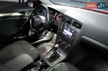 Хэтчбек Volkswagen Golf 2013 в 