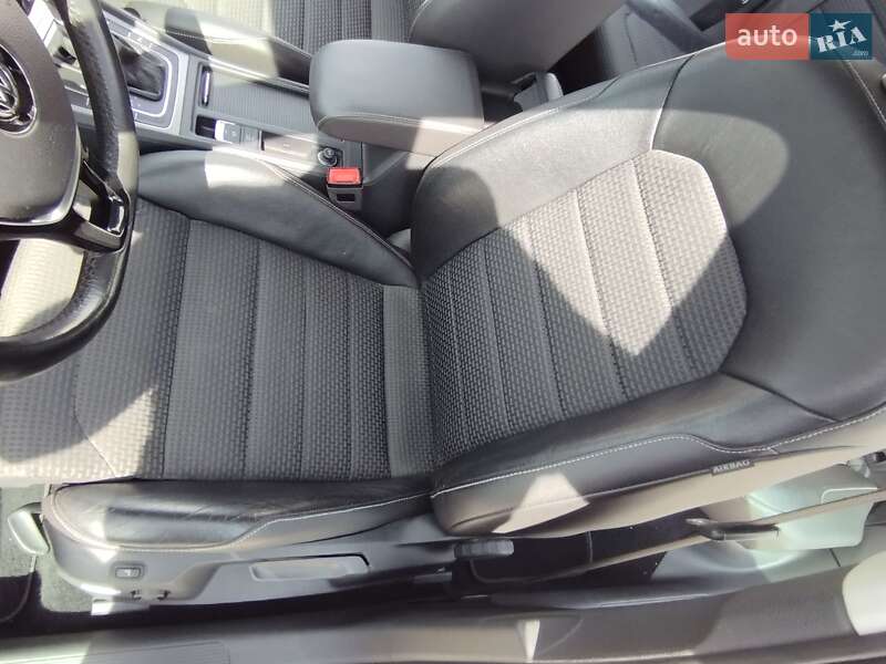 Універсал Volkswagen Golf 2016 в Томаківці