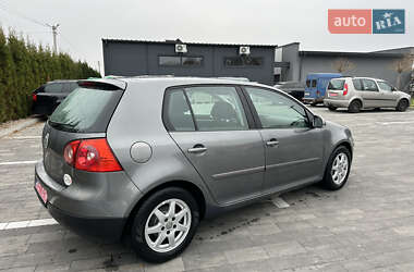 Хетчбек Volkswagen Golf 2004 в Луцьку