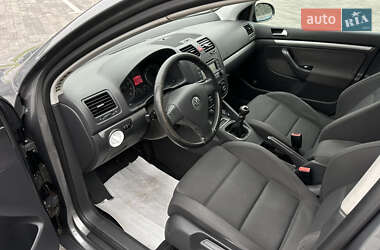 Хетчбек Volkswagen Golf 2004 в Луцьку