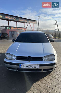 Хетчбек Volkswagen Golf 2002 в Чернівцях