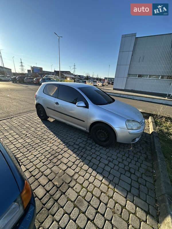 Хетчбек Volkswagen Golf 2004 в Мукачевому