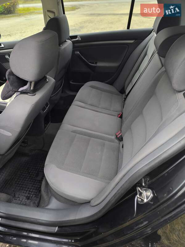 Хетчбек Volkswagen Golf 2003 в Тернополі