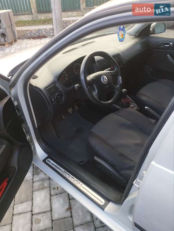 Хетчбек Volkswagen Golf 2000 в Яремчі