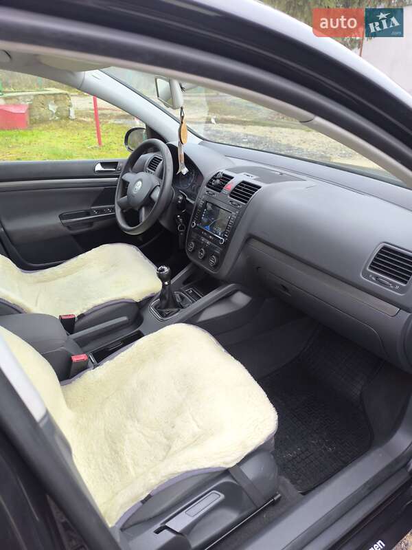 Хетчбек Volkswagen Golf 2003 в Тернополі