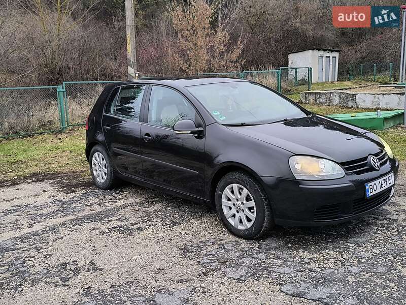 Хетчбек Volkswagen Golf 2003 в Тернополі