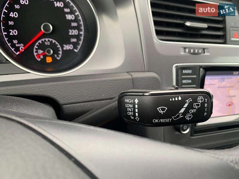 Універсал Volkswagen Golf 2016 в Києві