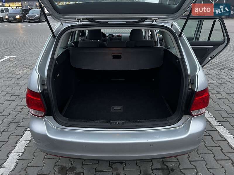 Універсал Volkswagen Golf 2009 в Львові