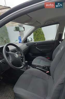 Хетчбек Volkswagen Golf 2002 в Оржиці