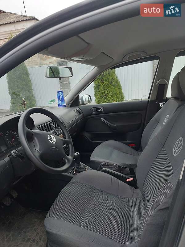 Хетчбек Volkswagen Golf 2002 в Оржиці