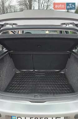 Хетчбек Volkswagen Golf 2002 в Оржиці