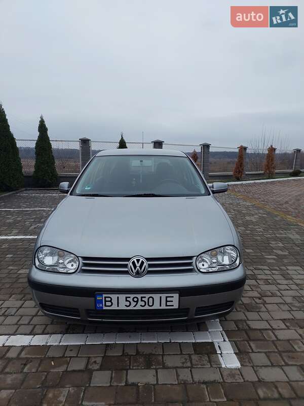 Хетчбек Volkswagen Golf 2002 в Оржиці