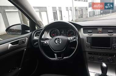 Хэтчбек Volkswagen Golf 2016 в Киеве