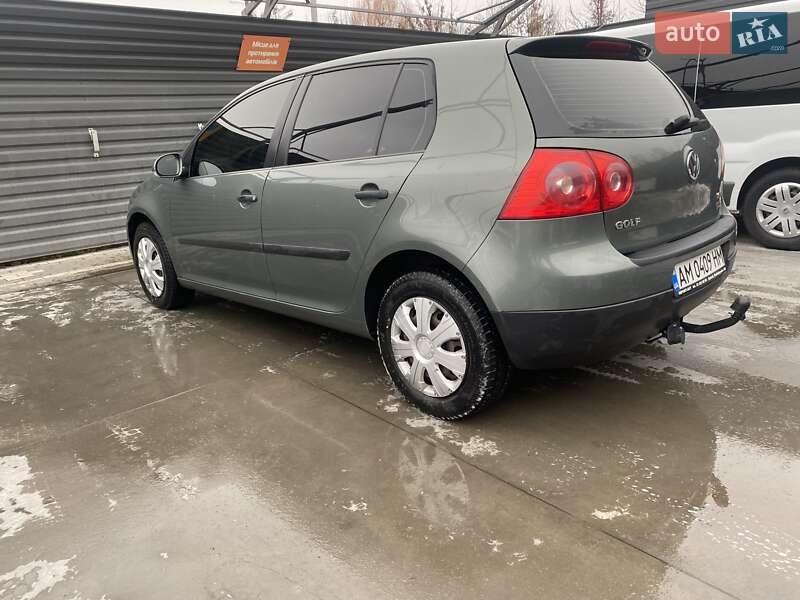 Хетчбек Volkswagen Golf 2003 в Ружині