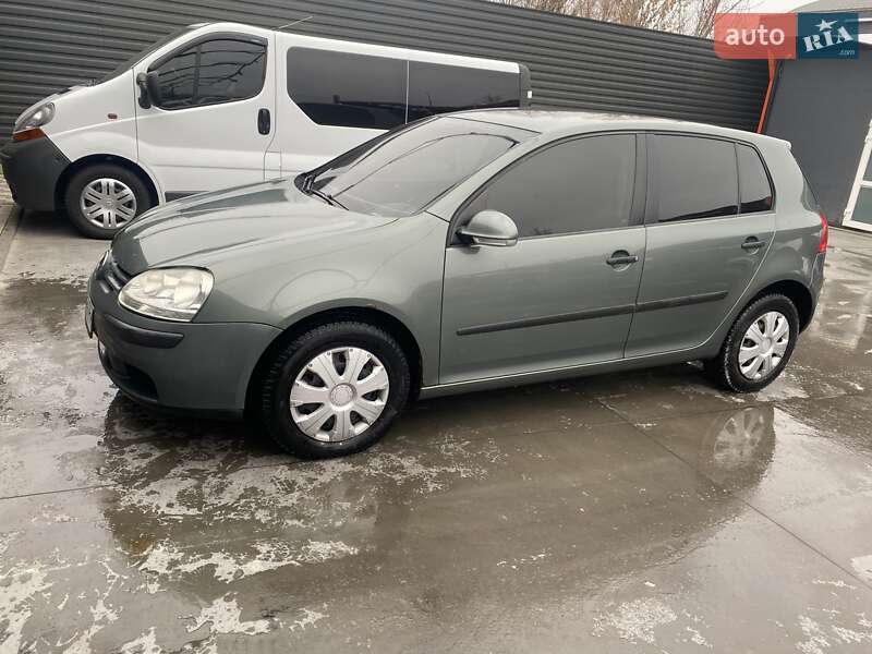 Хетчбек Volkswagen Golf 2003 в Ружині
