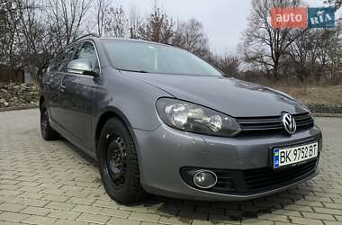 Універсал Volkswagen Golf 2010 в Івано-Франківську