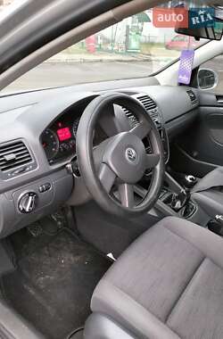 Хэтчбек Volkswagen Golf 2005 в Демидовке