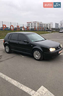 Хэтчбек Volkswagen Golf 2003 в 