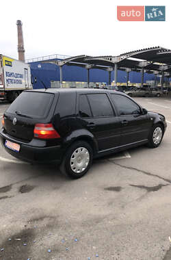 Хэтчбек Volkswagen Golf 2003 в 