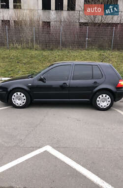 Хэтчбек Volkswagen Golf 2003 в 