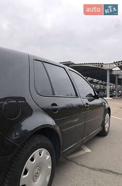 Хэтчбек Volkswagen Golf 2003 в 