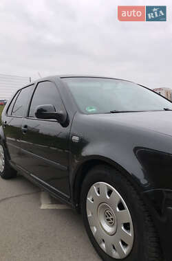 Хэтчбек Volkswagen Golf 2003 в 