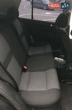 Хэтчбек Volkswagen Golf 2003 в 