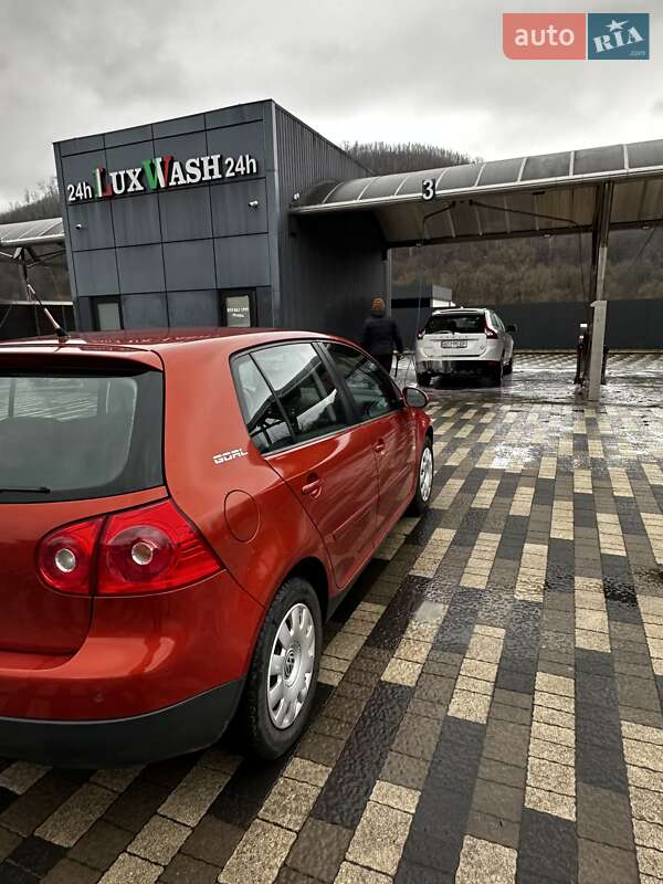 Хетчбек Volkswagen Golf 2006 в Сваляві