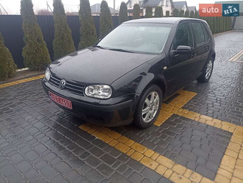 Хетчбек Volkswagen Golf 2003 в Любомлі