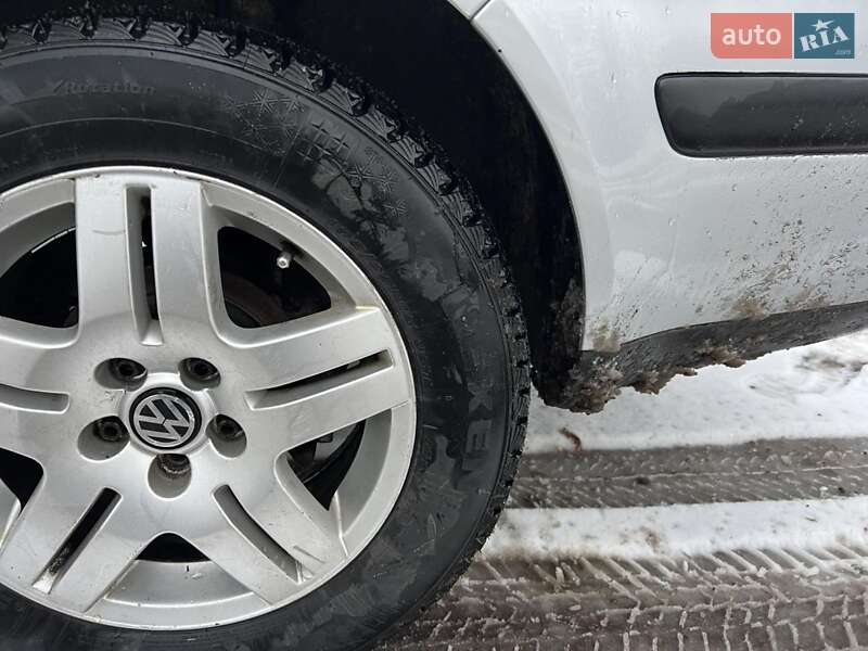 Універсал Volkswagen Golf 2002 в Копилові