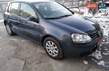 Хэтчбек Volkswagen Golf 2005 в Дубно