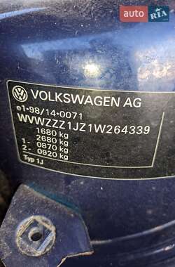 Хэтчбек Volkswagen Golf 2000 в 
