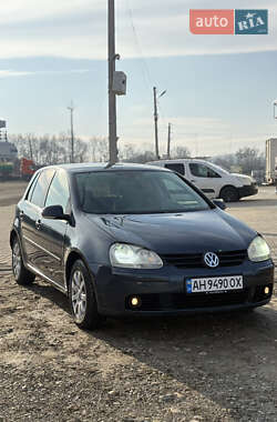 Хэтчбек Volkswagen Golf 2004 в Черновцах