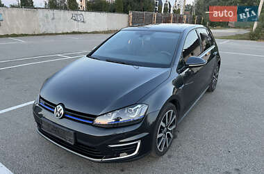 Хетчбек Volkswagen Golf 2014 в Києві