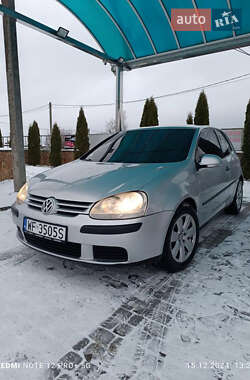 Хэтчбек Volkswagen Golf 2005 в Березному