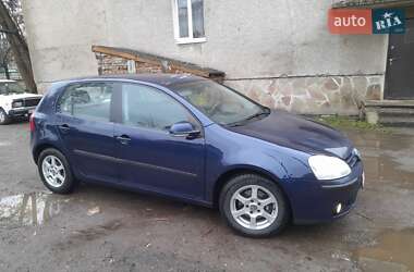 Хэтчбек Volkswagen Golf 2004 в Луцке