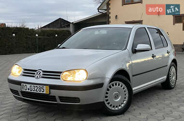 Хетчбек Volkswagen Golf 2002 в Чернівцях