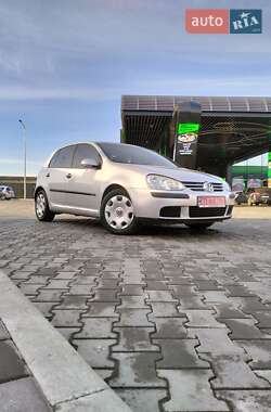 Хетчбек Volkswagen Golf 2005 в Луцьку