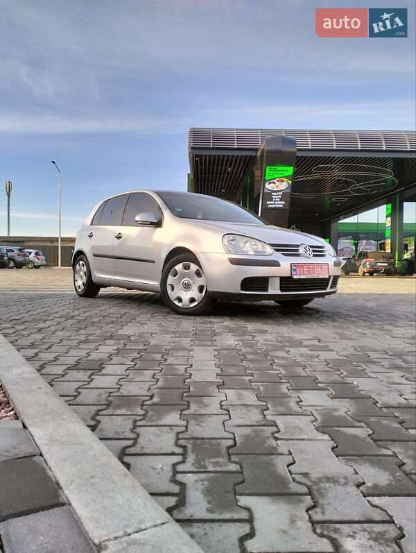 Хетчбек Volkswagen Golf 2005 в Луцьку