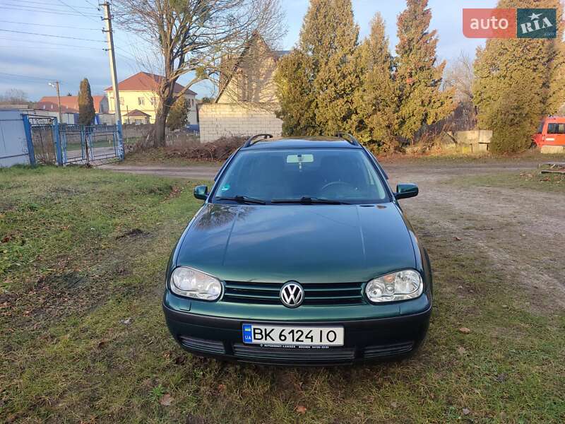 Універсал Volkswagen Golf 2001 в Рівному