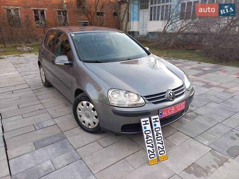 Хетчбек Volkswagen Golf 2005 в 