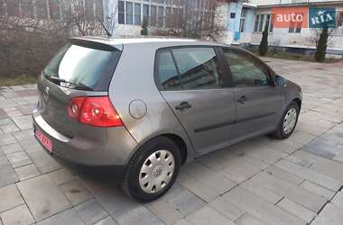 Хетчбек Volkswagen Golf 2005 в 
