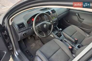Хетчбек Volkswagen Golf 2005 в 