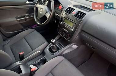 Хетчбек Volkswagen Golf 2005 в 