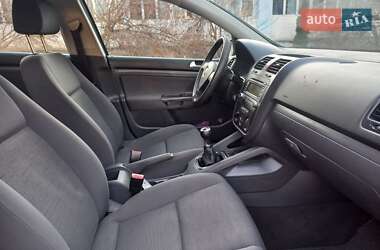 Хетчбек Volkswagen Golf 2005 в 