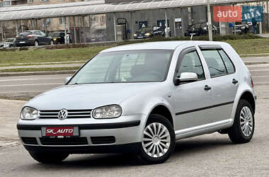 Хэтчбек Volkswagen Golf 2003 в Киеве