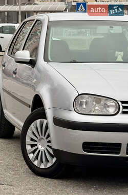 Хэтчбек Volkswagen Golf 2003 в Киеве